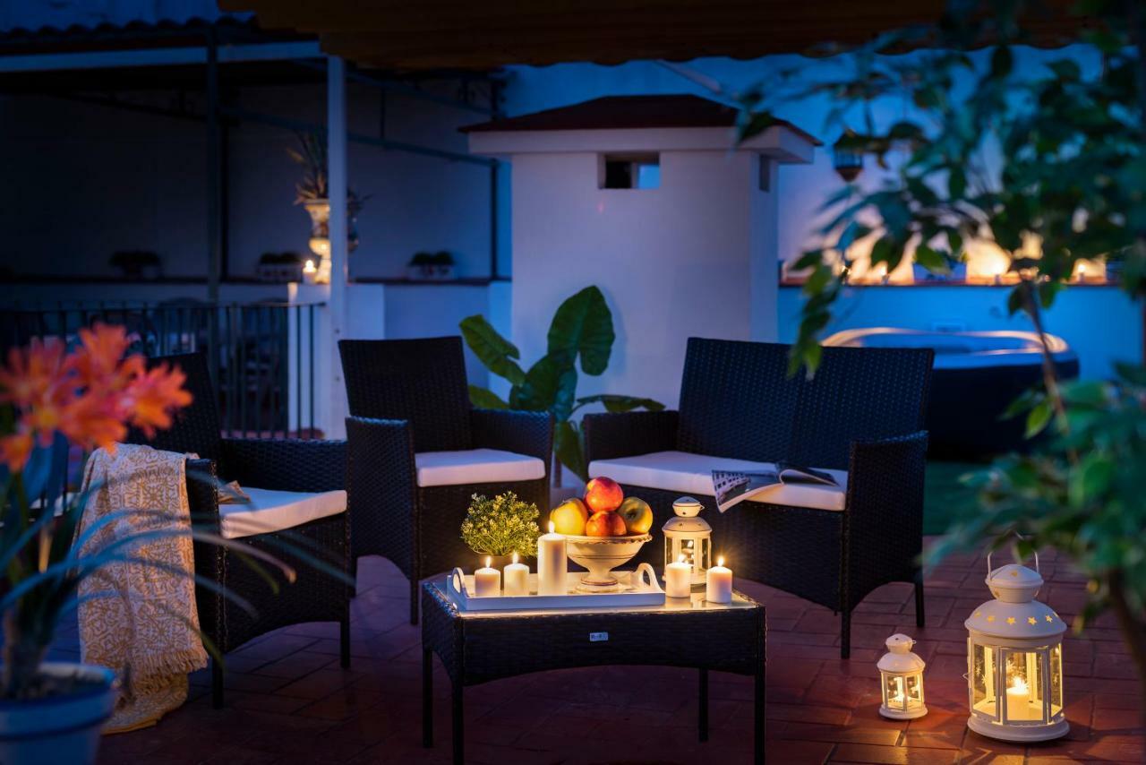 Hsh Suites Barrio Santa Cruz Sevilla Buitenkant foto